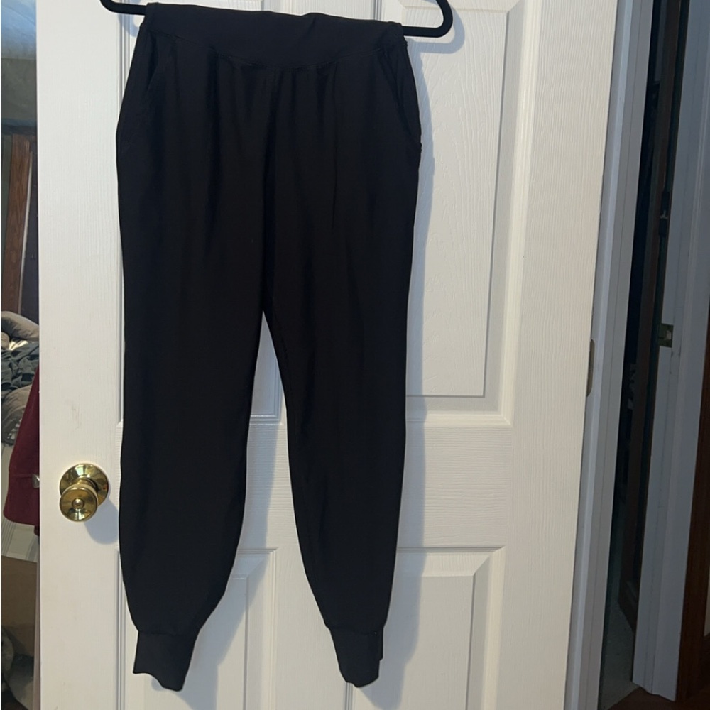 Old Navy Active High-Rise Jogger in Black